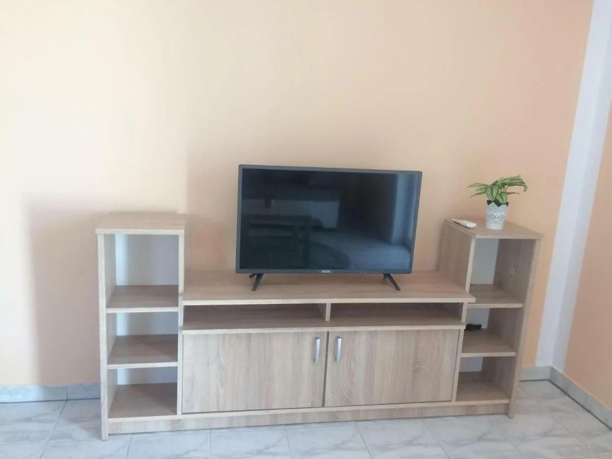 Apartment Obiteljski Apartman Filip U Blizini Plaze Za Djecu Palit